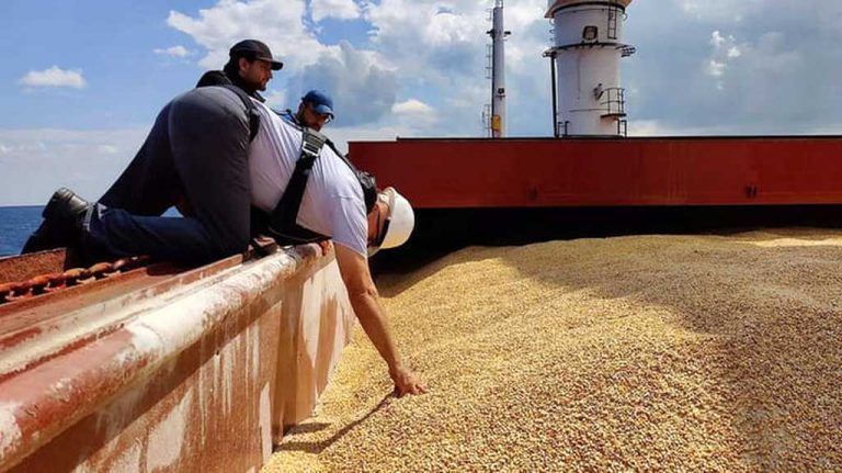 Блокада портів Великої Одеси змусила Кабмін терміново знизити експортні ціни на зерно