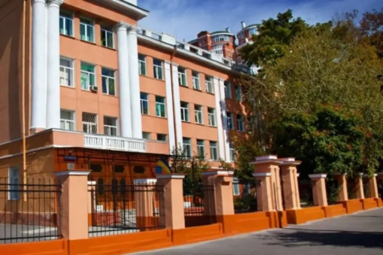 В Одесі пропонують зняти з ліцею №90 ім’я Пушкіна — як голосують містяни