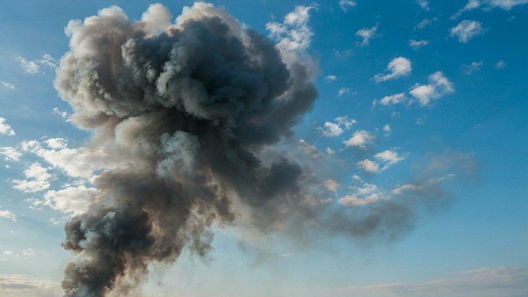 Нічні ворожі удари по Одесі та області: влучання в багатоповерхівку