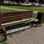 Одесу атакують вандали: руйнують дитячі майданчики, лавки й урни