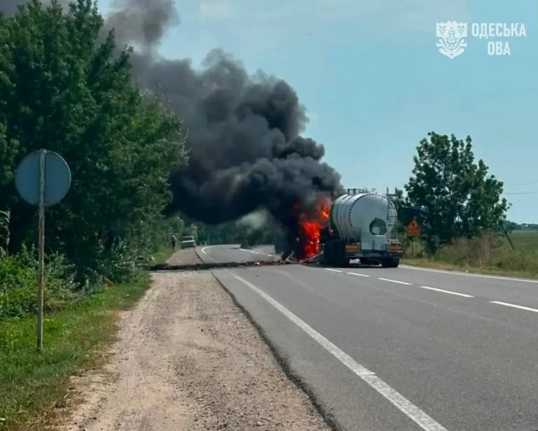 На Одещині обстріляли вантажівку з цистерною — є загиблі й постраждалі