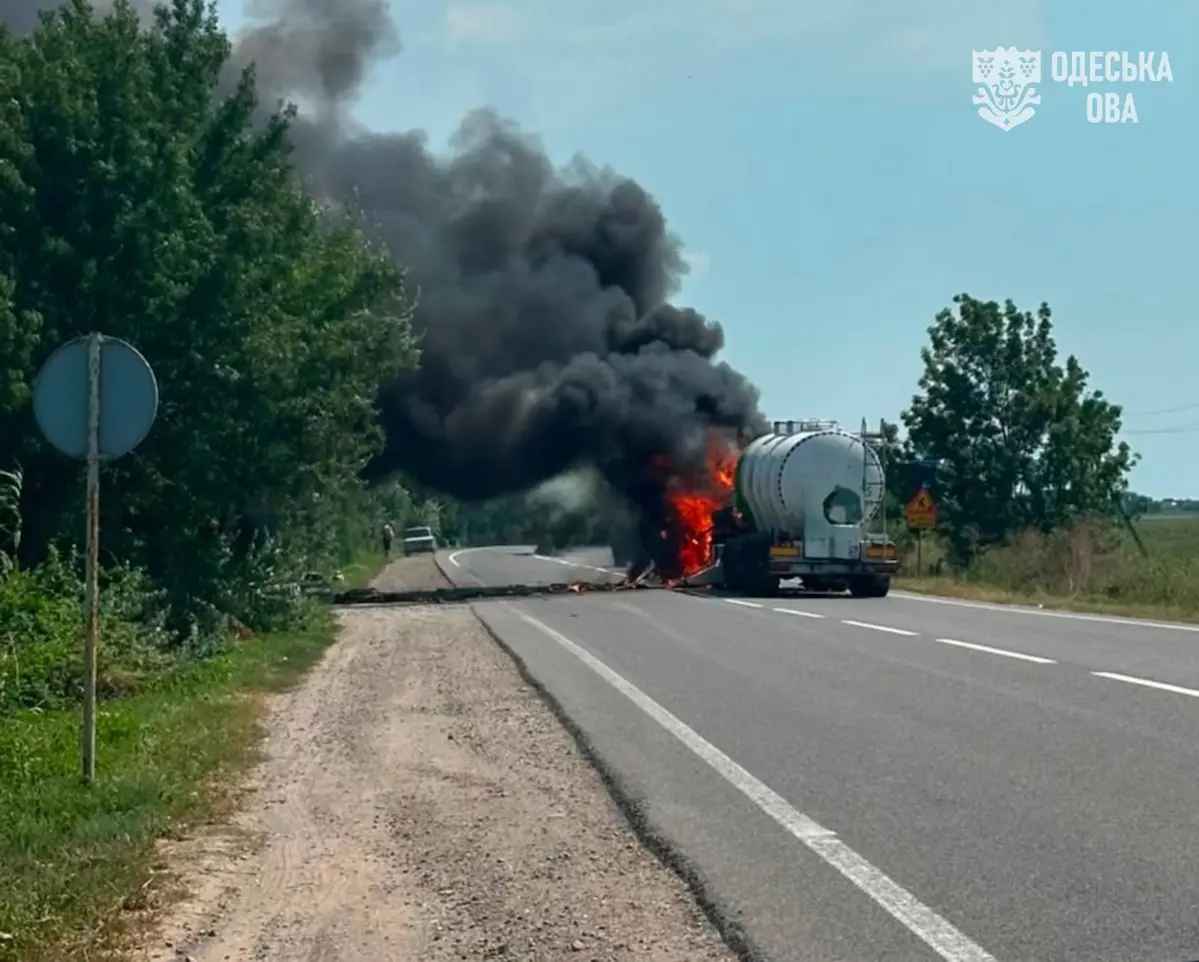 На Одещині обстріляли вантажівку з цистерною — є загиблі й постраждалі