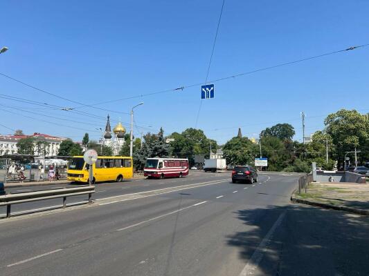 Водіям на замітку: біля одеського вокзалу оновили правила руху