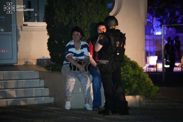 Пізно вночі: дрон поцілив у багатоповерхівку в Одесі — ОНОВЛЮЄТЬСЯ
