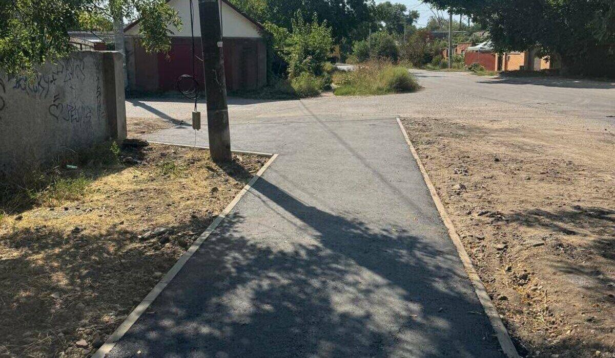 На вулиці Моторній в Одесі уклали новий асфальт і відновили тротуари