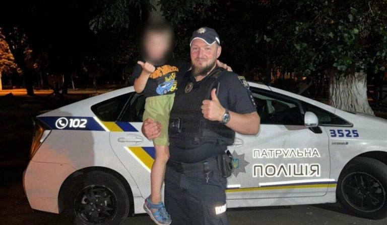 У Одесі виявили 5‑річного хлопчика, який сам гуляв темною вулицею