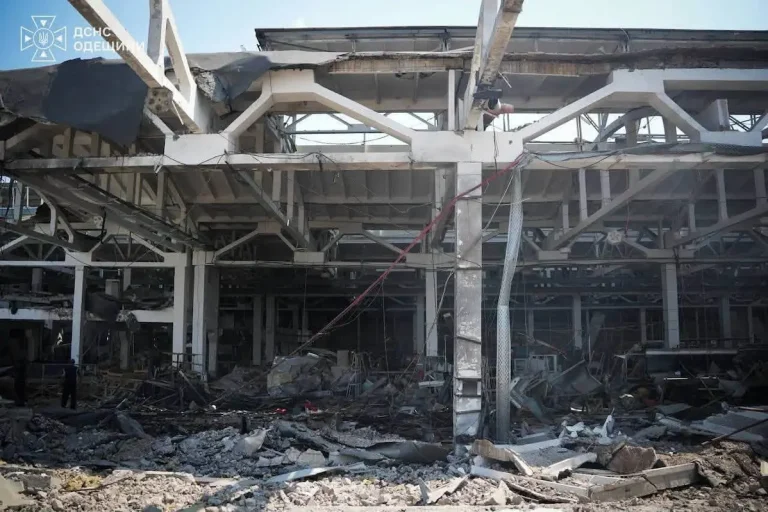 Ракетний удар в Одесі повністю знищив завод «Айсберг»