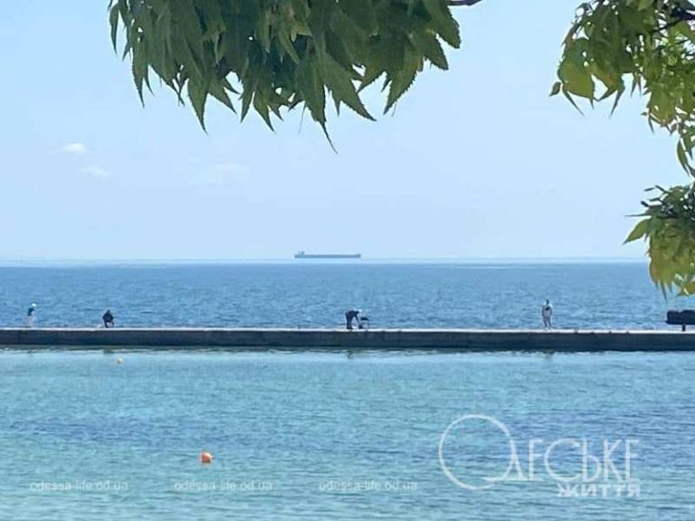 Вода ще тепла, але купатися ризиковано: прогноз для одеського моря на 18 серпня