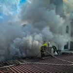 На одеському узбережжі загасили пожежу в ресторані та на складі