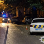 В Одесі в центрі водій, рухаючись заднім ходом, смертельно травмував жінку