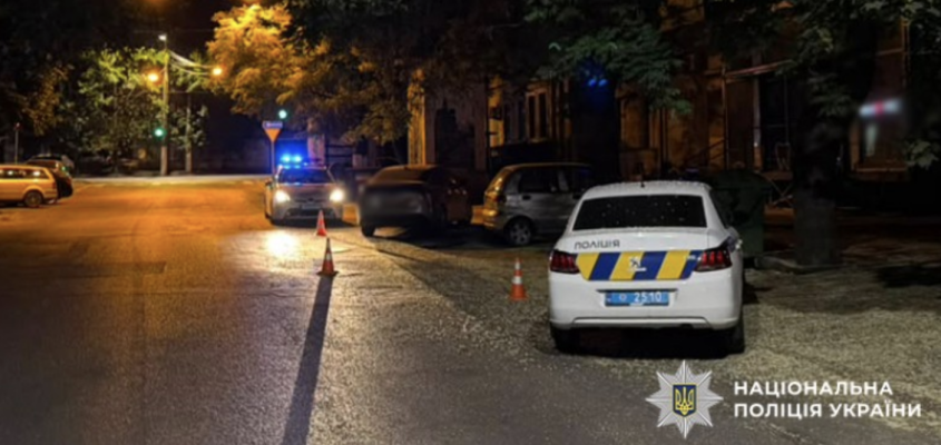 В Одесі в центрі водій, рухаючись заднім ходом, смертельно травмував жінку
