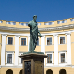 Після років консервації одеситам відкрили пам’ятник Дюку де Рішельє та показали його стан — ВІДЕО