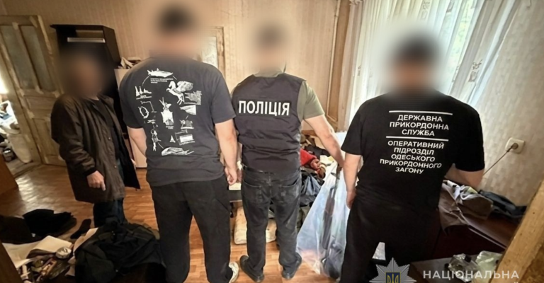 В Одеській області військовослужбовець вдома зберігав автомат, гранати, тротил і канабіс