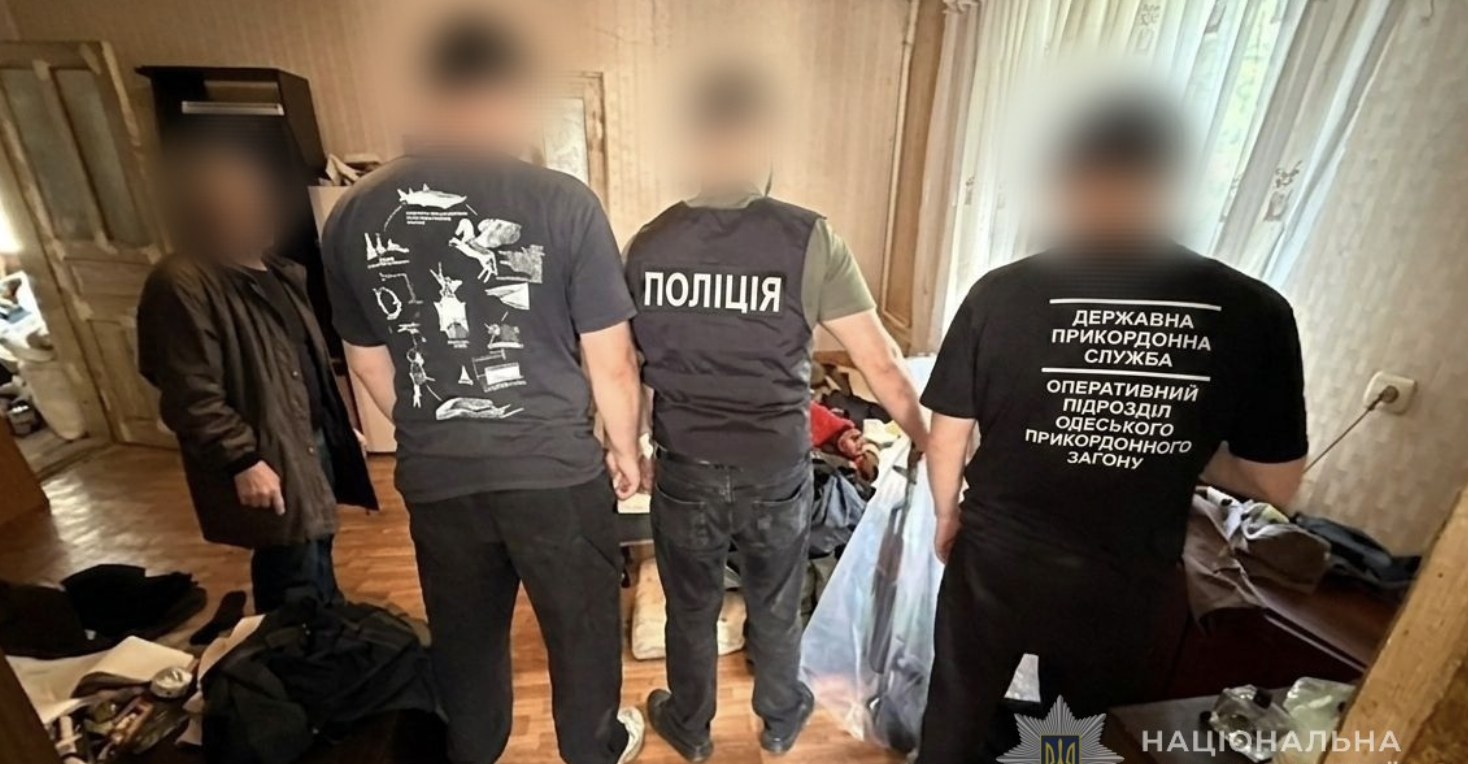 В Одеській області військовослужбовець вдома зберігав автомат, гранати, тротил і канабіс