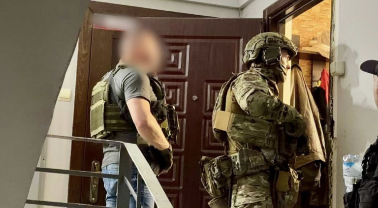 Кривавий інцидент у Київському районі Одеси: чоловік убив батьків, поранив брата й застрелився