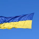 Вражаючий момент на Одещині — над морем здійняли гігантський прапор України