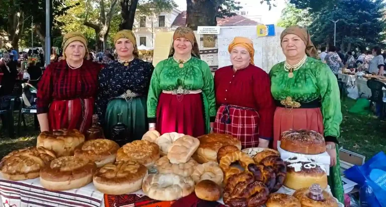 Печуть 16 годин і вшановують як святий: таємниця хліба з Криничного на Одещині