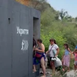 На одеському узбережжі біля 16‑ї станції Фонтану встановили нове укриття — безпечна точка для мешканців