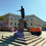 Експерти перевірили пам’ятник Дюку в Одесі після зняття мішків і повідомили про наявність пошкоджень