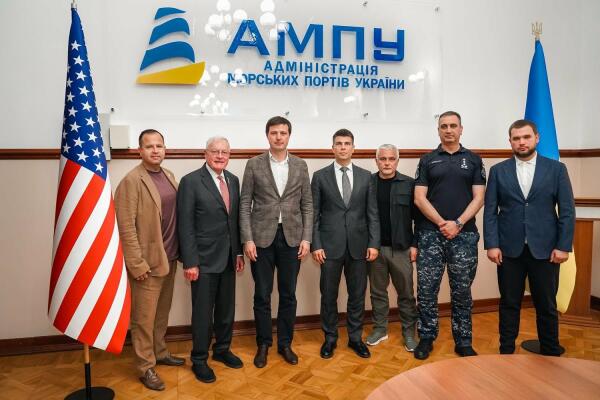 Кіт Келлог відвідав Одесу і оглянув одеський порт після російських атак