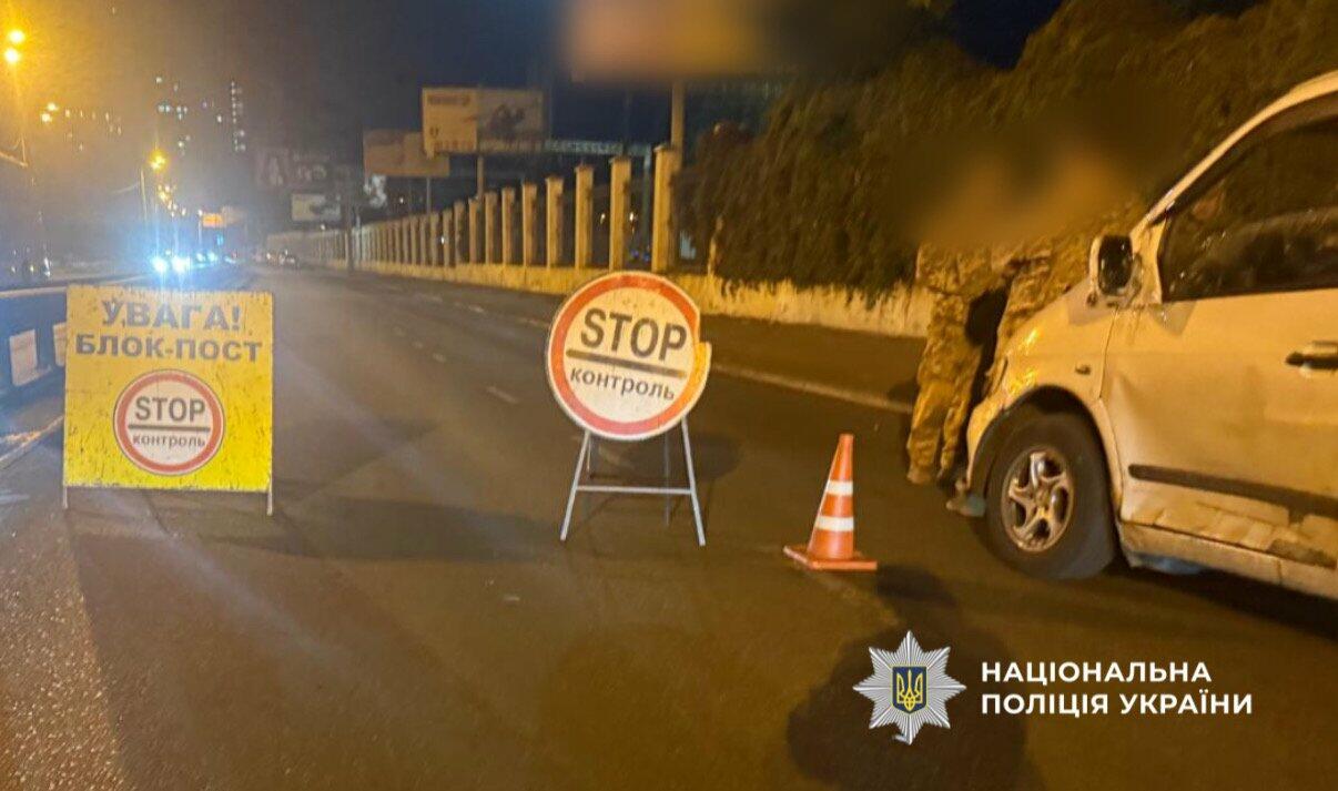 У Одесі BMW протаранив затор на блокпосту — постраждали поліцейські й військові