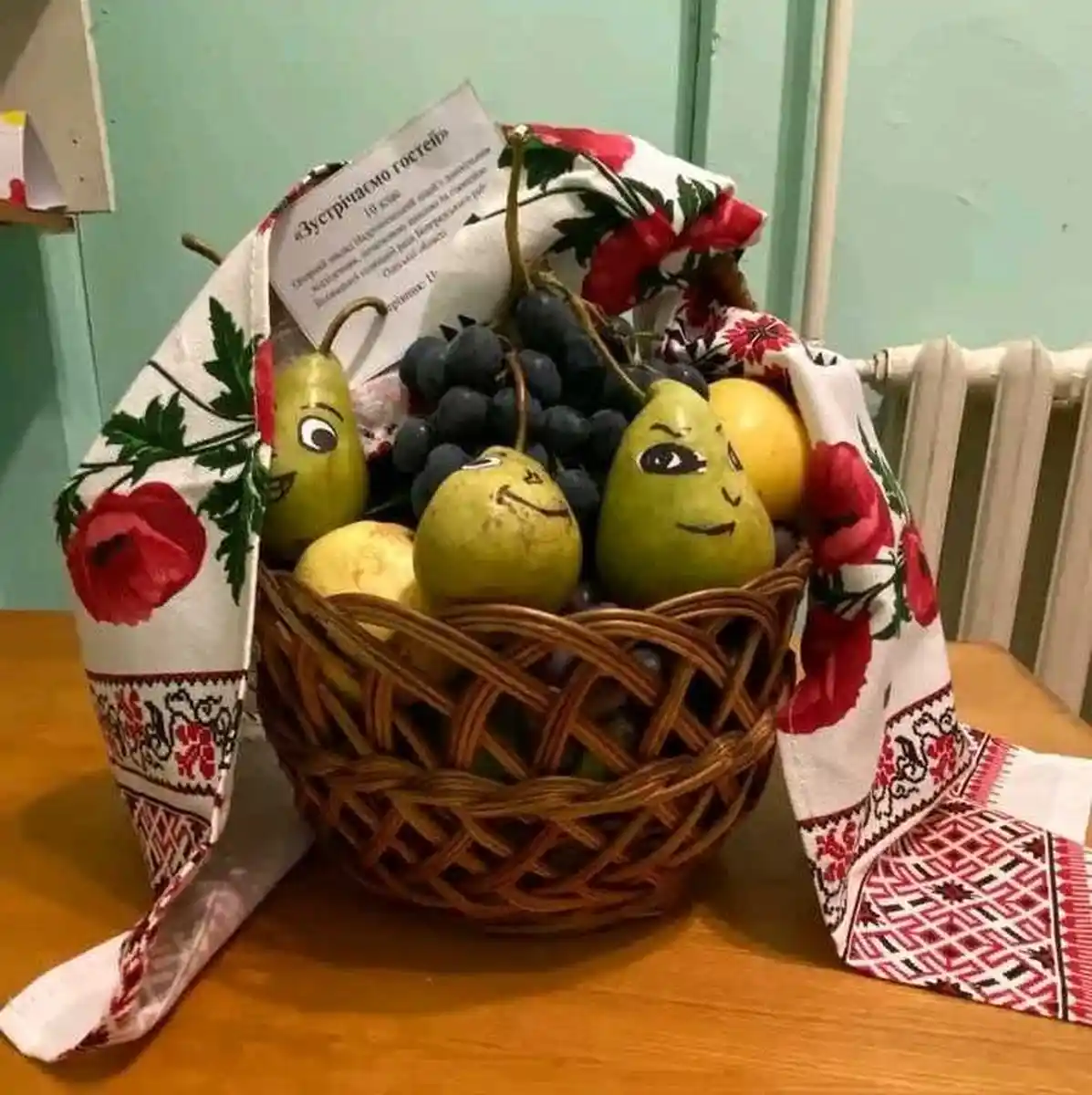 Роботи школярів на виставці Осіння палітра