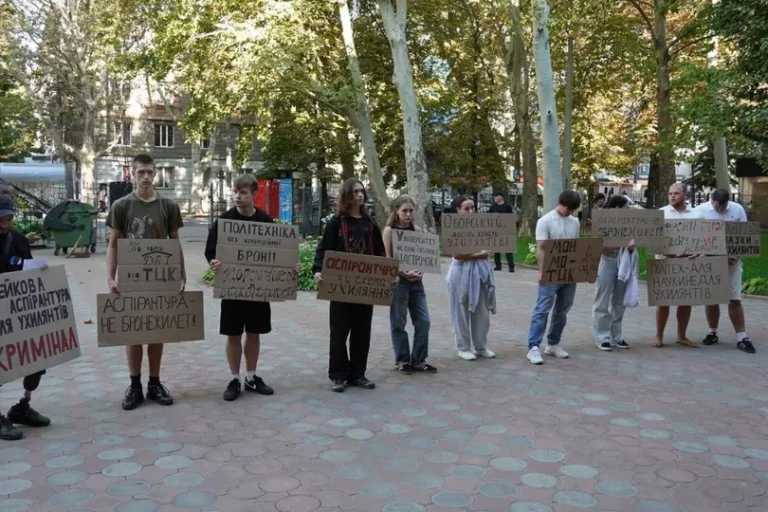 Скандал довкола одеської аспірантури: що вимагають студенти, викладачі й ветерани