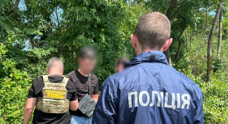 Обіцяв вивезти ухилянта через КПП за $20 тис: одесита скерували до суду за організацію схеми