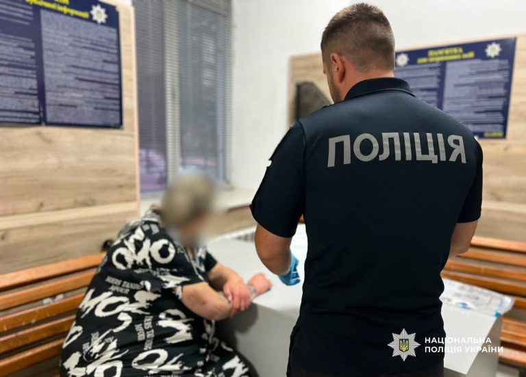 В Одесі затримали 39‑річну жінку за розкладання «закладок» на вулиці