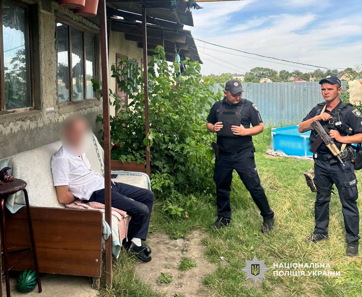 В Одеській області затримали військового, підозрюваного в нападі з автомата на тещу та зберіганні арсеналу