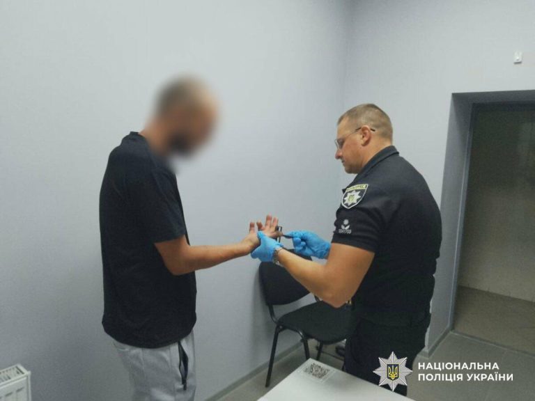 На Одещині чоловіка засудили до 11 років за підпал людини після обливання бензином