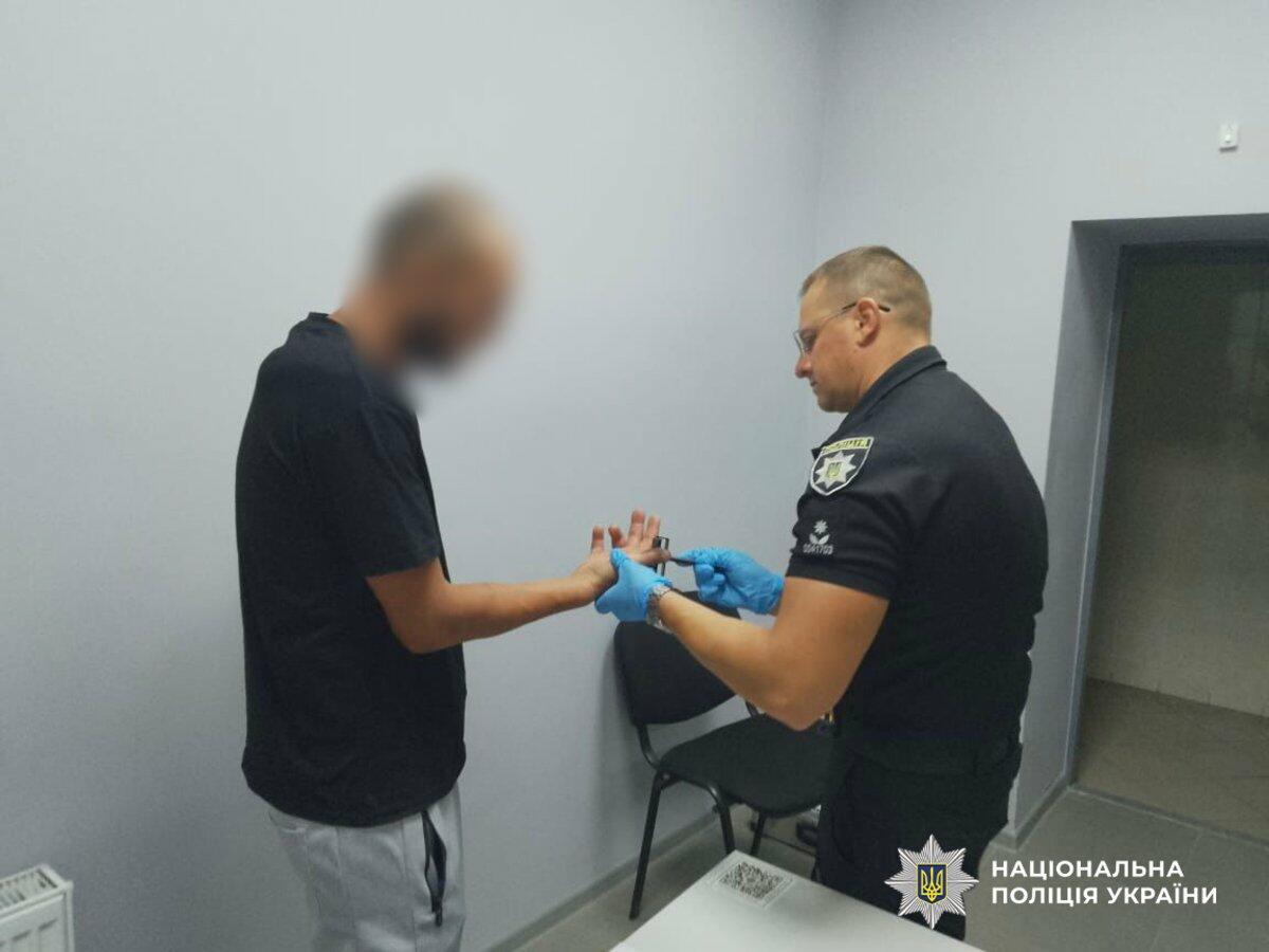 На Одещині чоловіка засудили до 11 років за підпал людини після обливання бензином