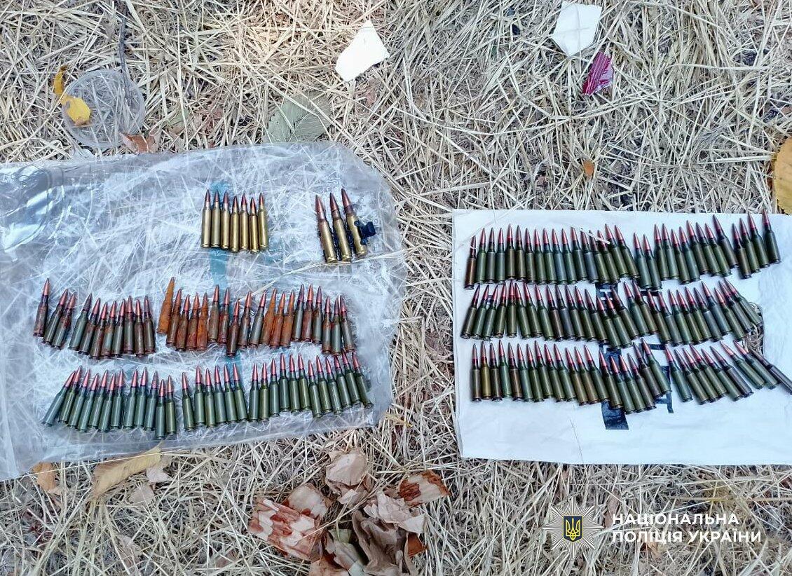 У Одеській області чоловік виявив схрон із тротилом, гранатами, запалами й понад 600 грамів пороху та почав збувати боєприпаси