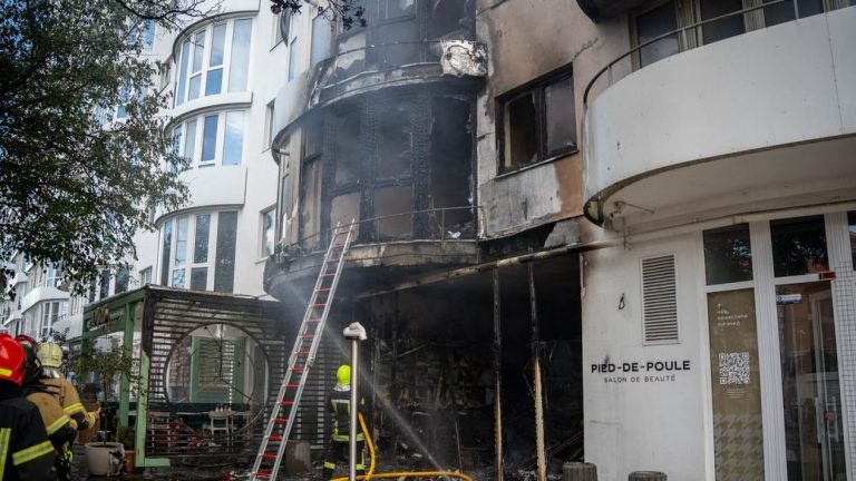 Пожежа в Одесі: полум’я з кафе на 15-поверхівці охопило балкони