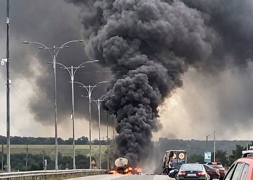 На трасі Київ — Одеса спалахнула цистерна: потужна пожежа паралізувала рух