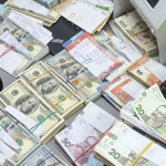 Під час обшуків в Одесі силовики виявили готівку, криптовалюту й 23,5 млрд грн