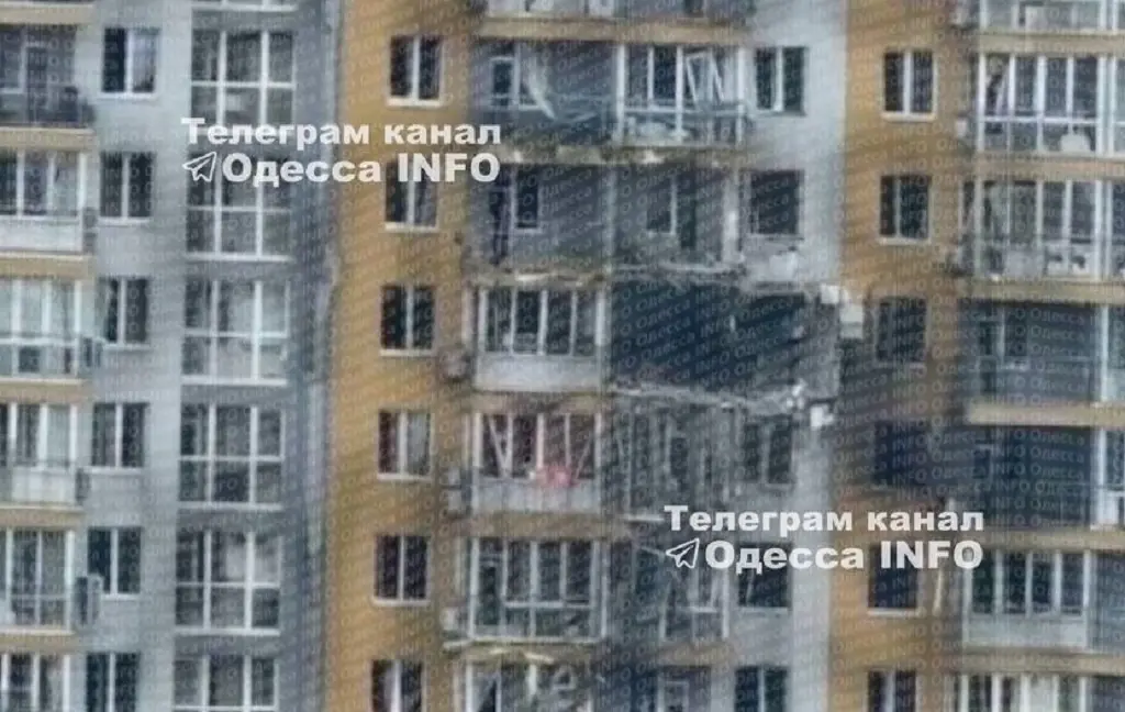 Удар реактивних дронів по Одесі: влучання в житловий будинок