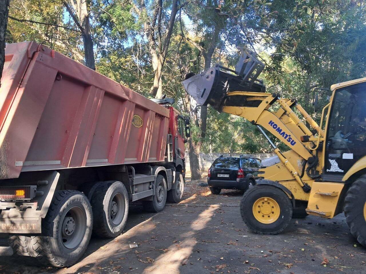 В Одесі розпочали масштабне оновлення території — 2900 м² тротуарів із тактильною плиткою