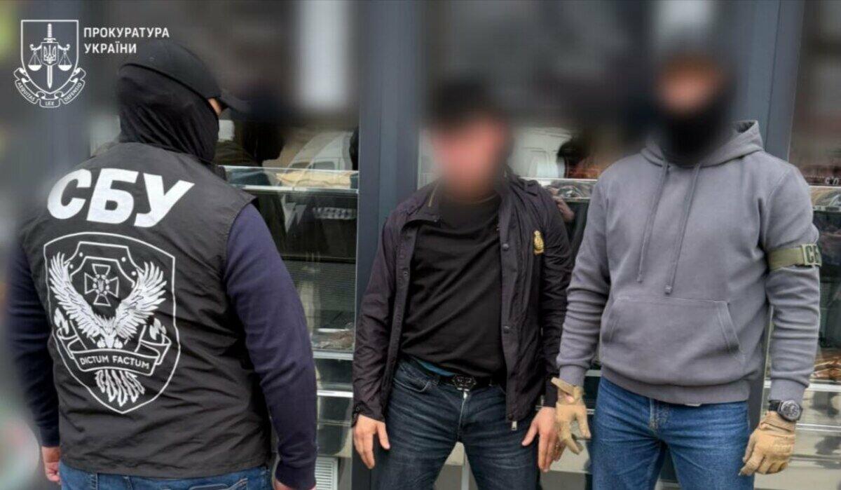 В Одесі троє чоловіків шантажували 22‑річного хлопця, вимагаючи $5200