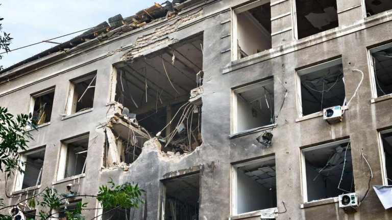 Удари по житлових кварталах Одеси: пошкоджено 24-поверховий будинок, поранена 5-річна дитина — ОНОВЛЮЄТЬСЯ