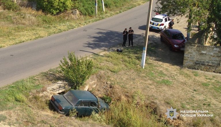 Після застілля з чужими ключами авто односельця опинилося в кюветі — на Одещині затримали викрадача