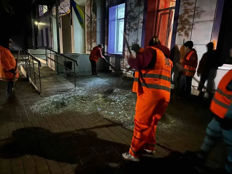 Вночі в Одесі пролунали вибухи — пошкоджено лікарню та кілька житлових будинків (фото)
