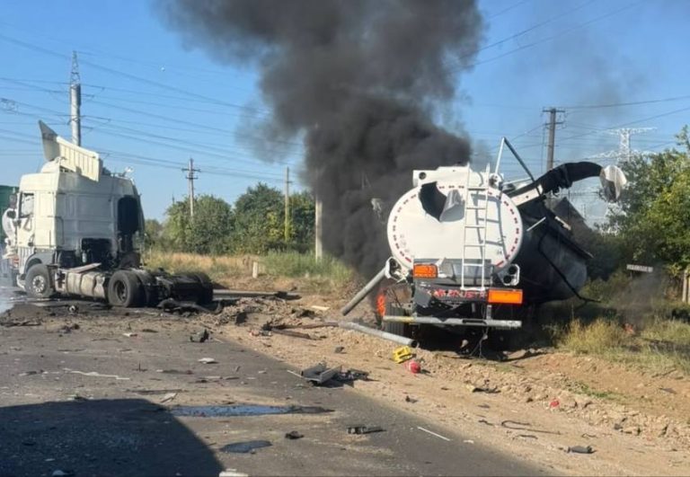 Одещина під новим обстрілом: постраждали житлові будівлі й автоцистерна