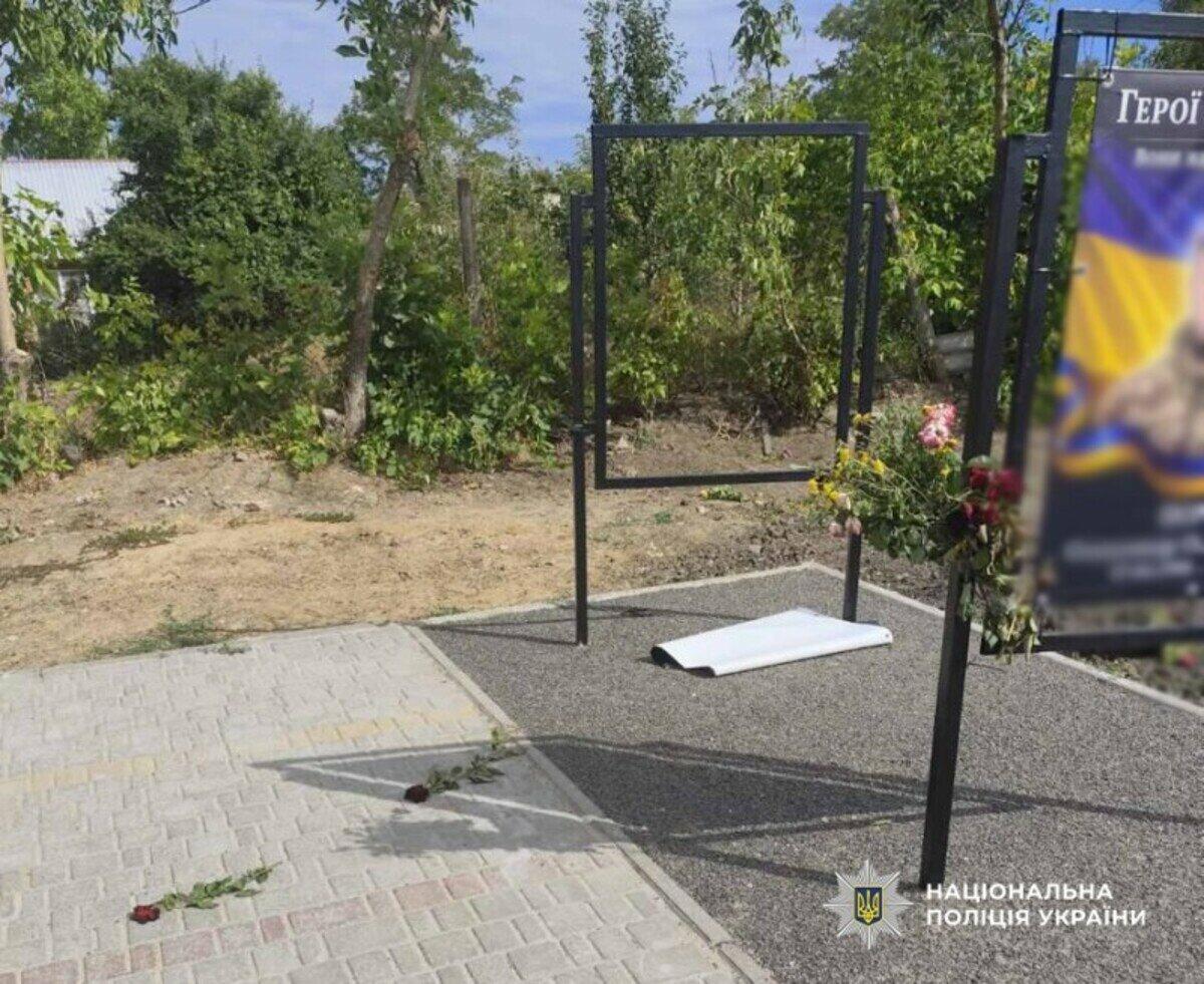 В Одещині пошкодили Алею Слави — зірвали банер із портретом загиблого захисника