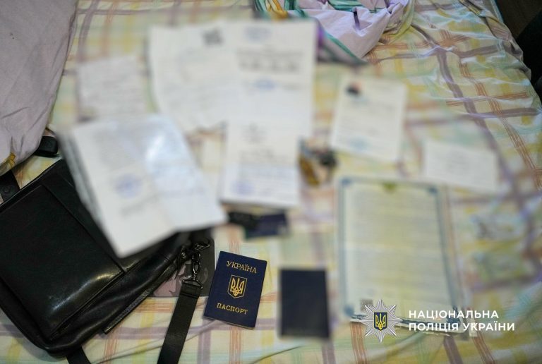 В Одесі викрили організатора фіктивних шлюбів, який за гроші підшуковував іноземцям «наречених»