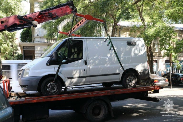 В Одесі посилили контроль за парковками для людей з інвалідністю — штрафи до 1700 грн і евакуація авто