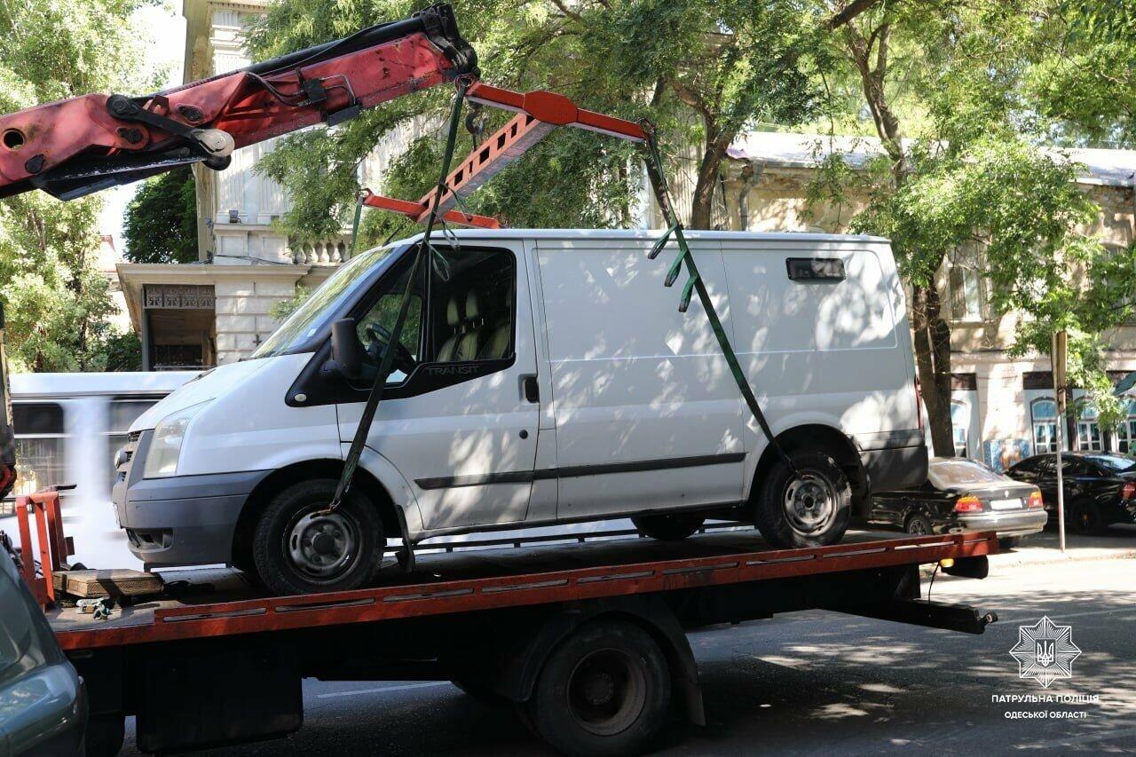 В Одесі посилили контроль за парковками для людей з інвалідністю — штрафи до 1700 грн і евакуація авто