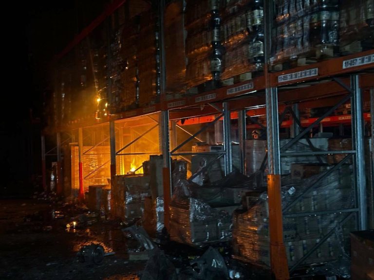 Росія знову обстріляла продовольчі склади на Одещині — виникла пожежа ОНОВЛЮЄТЬСЯ