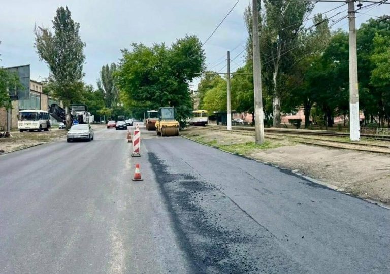 В Одесі перекладають 3 тисячі квадратних метрів асфальту — де водіям очікувати ускладнень