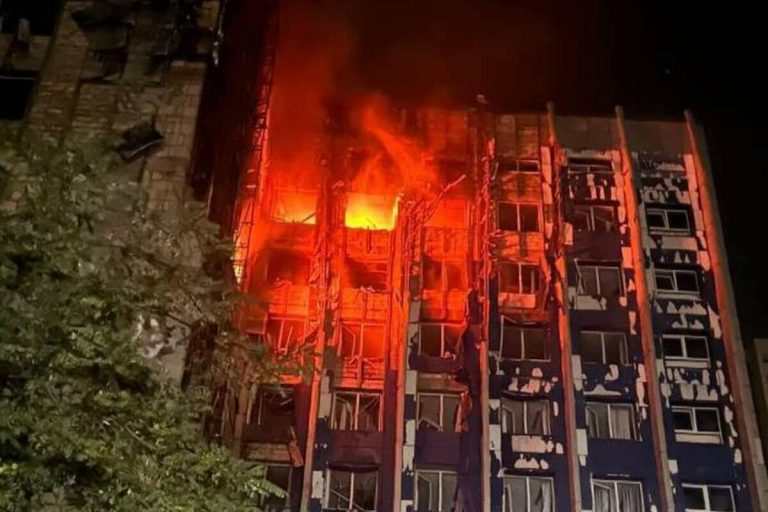 Нічний удар по Одесі: ушкоджені об’єкти інфраструктури та адміністративна будівля — оновлюється